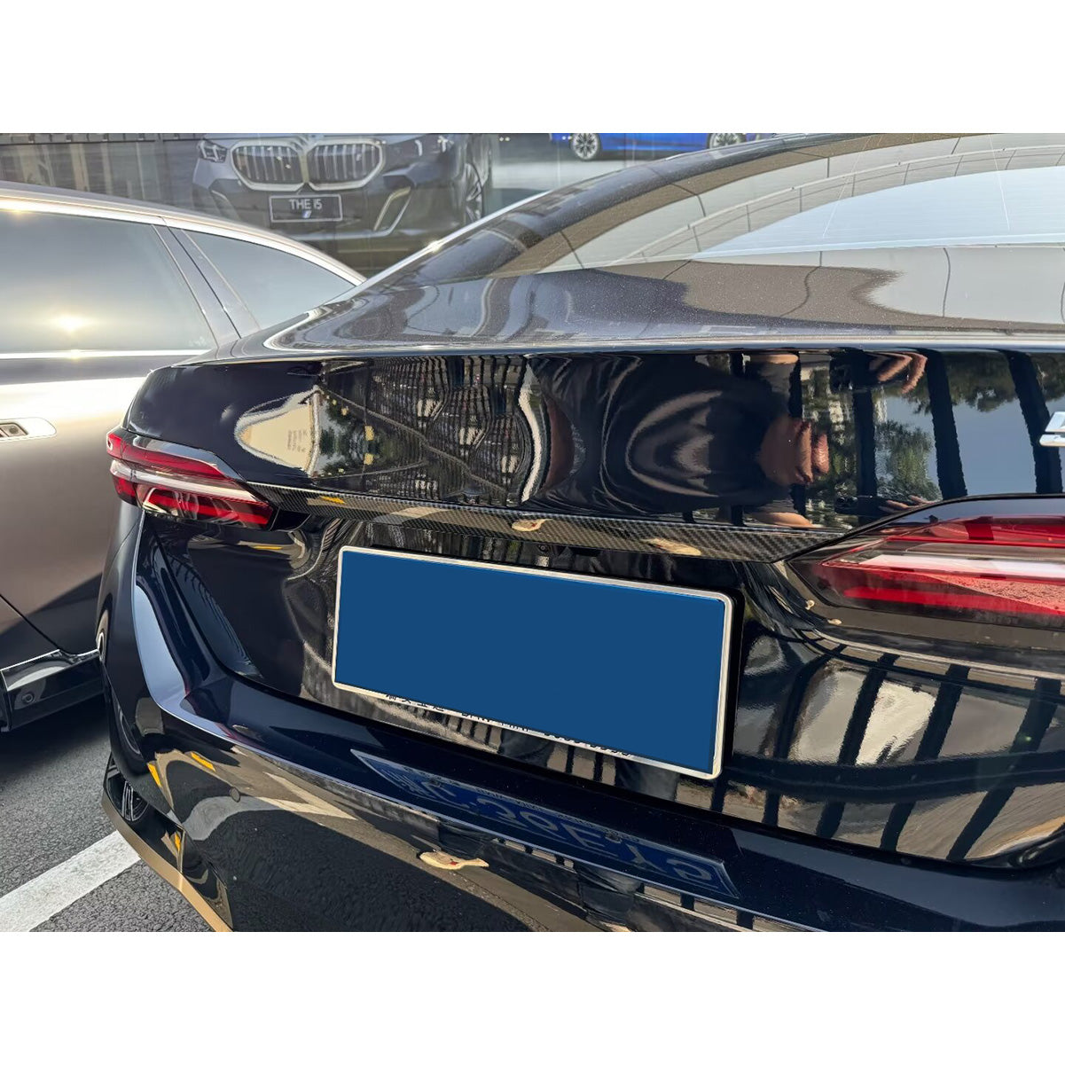 Fit for BMW 5 Series Sedan (G60) 530i 540i 2024 2025 Rear Trunk Lid Tail Gate Bottom Cover Trim Carbon Fiber Pattern