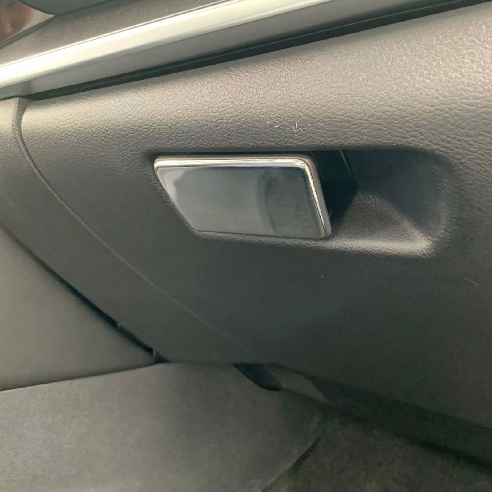 Fit for Nissan New Rogue 2021 2022 Interior Front Glove Box Door Handle Panel Cover Trim