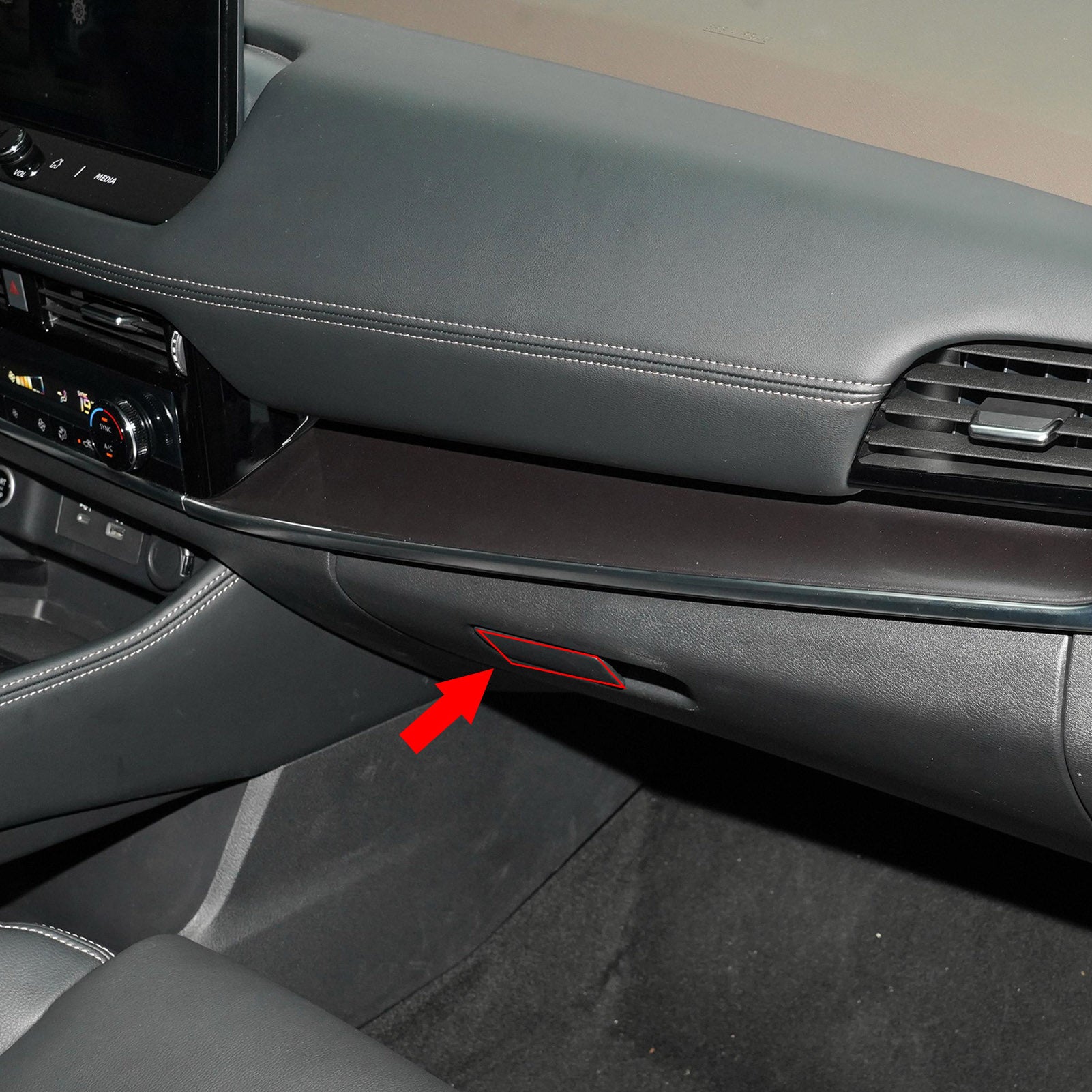 Fit for Nissan New Rogue 2021 2022 Interior Front Glove Box Door Handle Panel Cover Trim